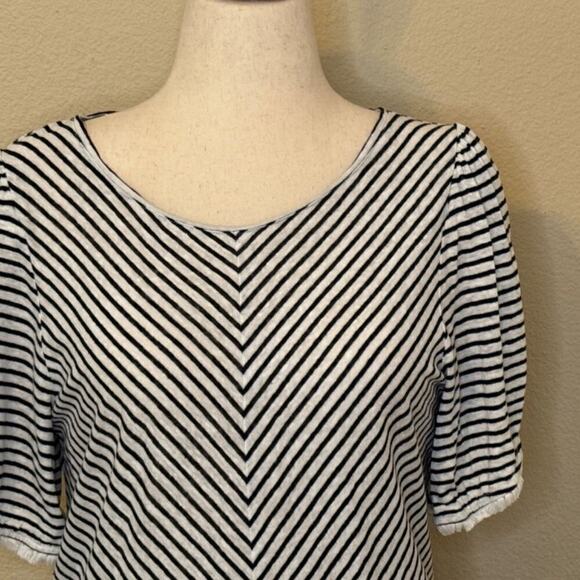 Chico's top black & white striped linen short sleeve fringe detail   Sz 2 US L - Picture 2 of 8